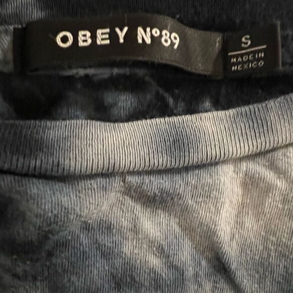 Obey propaganda worldwide 1989 women’s size S super soft blue tie dye t shirt - Picture 4 of 4